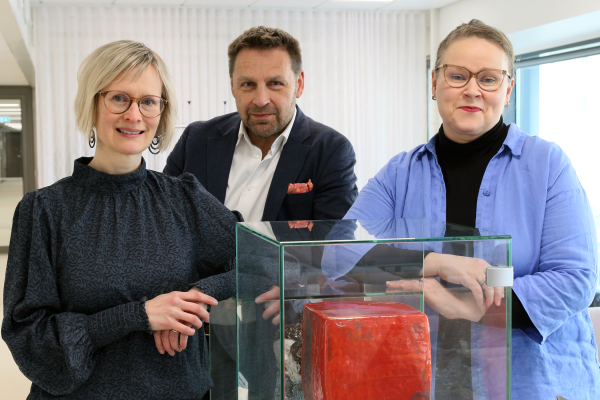 Paula Tyrväinen, Timo Sinisalo ja Elina Piskonen.
