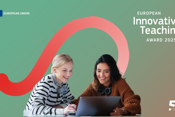 Kuvassa kaksi naisoletettua katsoo kannettavan tietokoneen näyttöä, lisäksi logot European Union ja European Innovative Teaching Award 2025. 