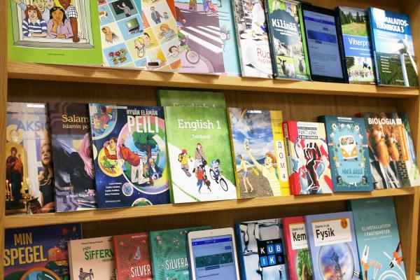Opetushallituksen OPH Oppimateriaalit -kustantamon julkaisemia oppikirjoja.