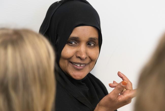 Kuvituskuva, maahanmuuttaja aikuisten perusopetuksessa