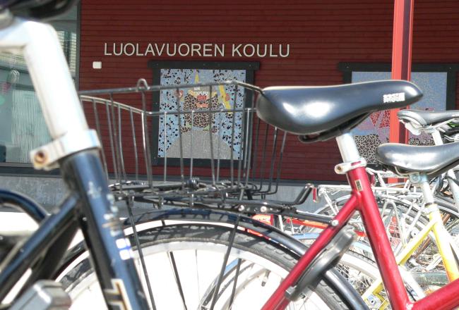 Turun Luolavuoren koulun julkisivua