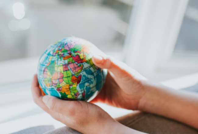 Maapallo ja kädet Rajoitettu käyttöoikeus Erasmus+