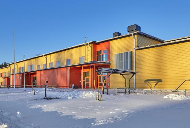 Kuvituskuva. Virtain yhtenäiskoulun julkisivukuva.