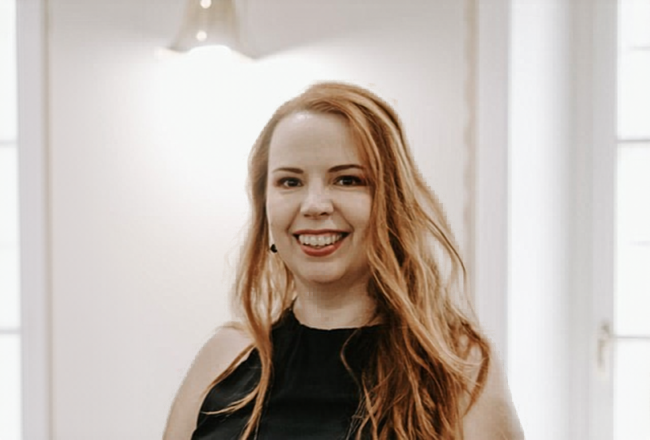 Picture of author Laura Hutt