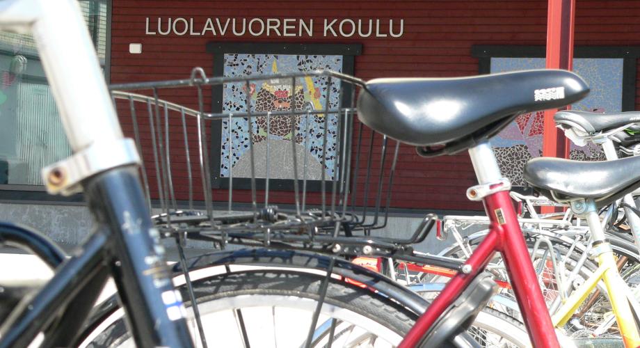 Turun Luolavuoren koulun julkisivua