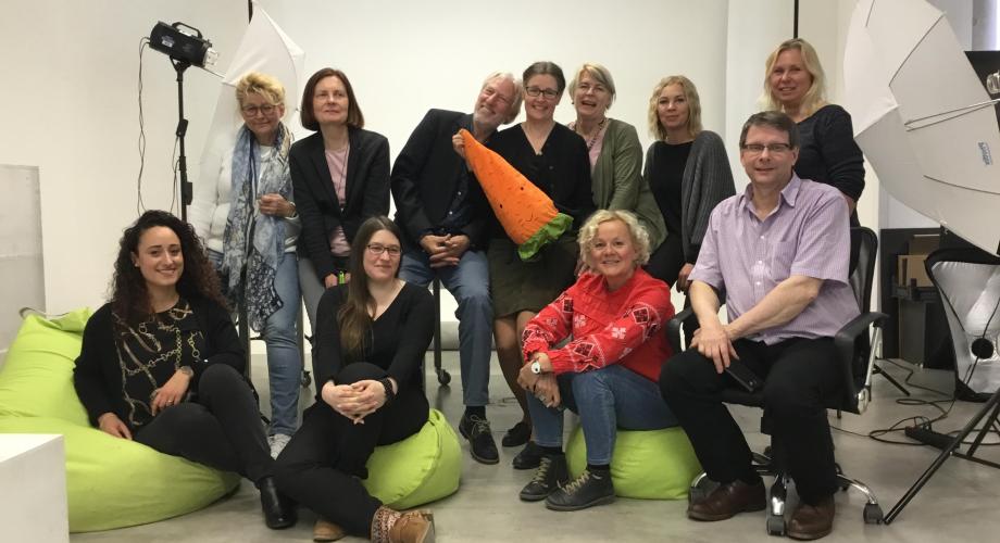 Människor i ett gruppfoto