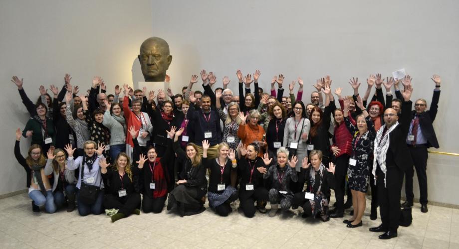 Ryhmäkuvassa Inclusive Pedagogy in Arts -hankkeen osallistujia