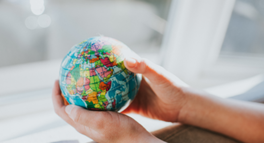 Maapallo ja kädet Rajoitettu käyttöoikeus Erasmus+