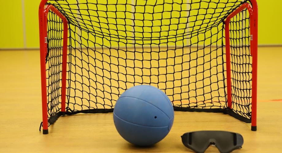 Kulkunen pallon sisässä riittää osallistamaan näkövammaisen nuoren mukaan liikuntaan
