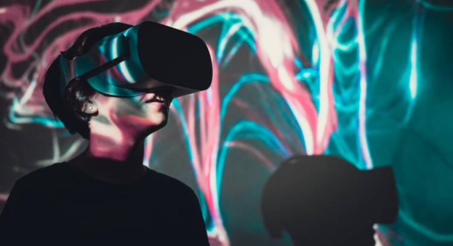 Virtuaalitodellisuus empatian työkaluna