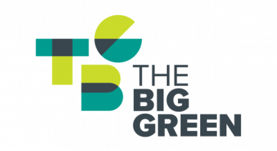 Logo,jossa mustalla, vihreällä ja keltaisella kirjaimet TBC sekä teksti The Big Green