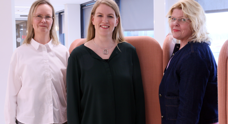 Kuvassa ammatillisen koulutuksen yksikön opetusneuvokset Anne Liimatainen (vas.), Sanna Laiho ja Minna Taivassalo. 