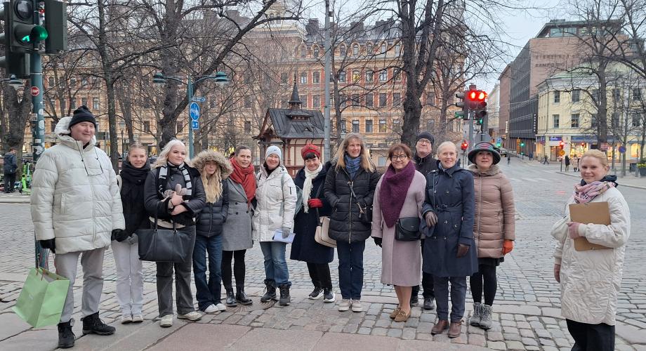 Opiskelijat esittelivät Helsinkiä arviointiimille. 