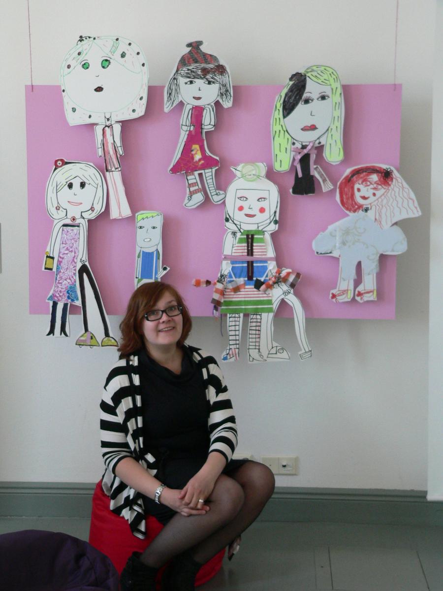 Designmuseon museolehtori Hanna Kapanen