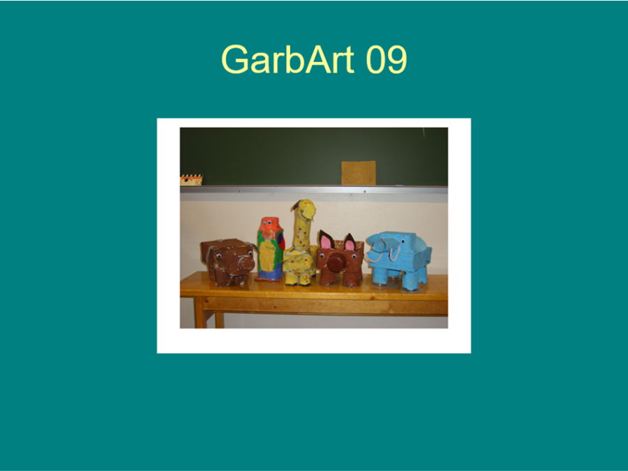 Taideteoksia Lauttasaaren Garb Art -näyttelystä