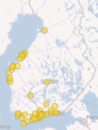 De svenska skolorna i Finland finns främst längs med kusten, men också i andra delar av landet. Grundläggande utbildning ordnades på svenska i 62 av de totalt 308 kommunerna år 2025; på både svenska och finska i 41 kommuner och endast på svenska i 21 kommuner. Informationen framgår av texten före kartan. 